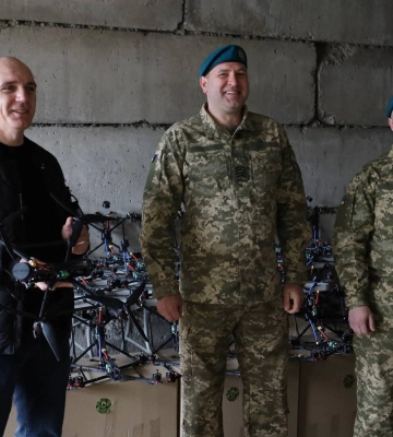 Бойові «пташки» на Схід: від громади Миколаєва захисникам України передали партію FPV-дронів