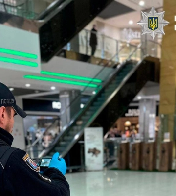 У ТРЦ Києва чоловік впав з 5 поверху та розбився на смерть