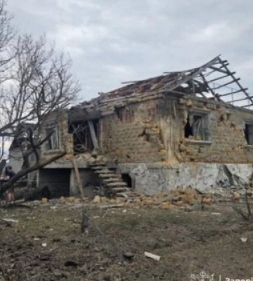 Російські атаки на Запорізький район: четверо поранених, пошкоджено будинки, авто та соціальний об’єкт. ФОТОрепортаж
