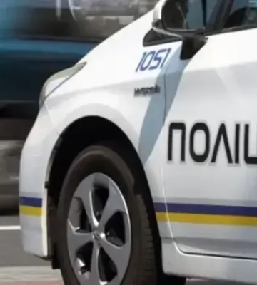 В Киеве водитель наехал на патрульного: полиция открыла огонь
