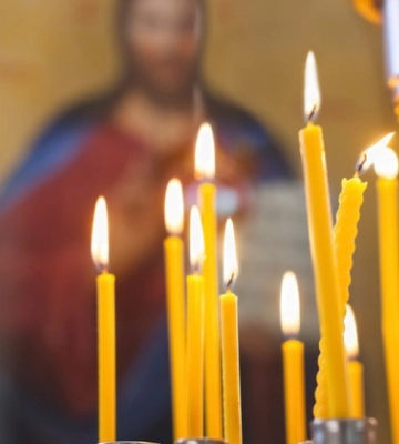 У Києві у поминальні дні з 19 до 22 квітня, організують додатковий транспорт до кладовищ: список