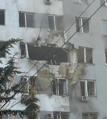 Окупанти атакували дев'ятиповерхівку в Одесі: є постраждалі