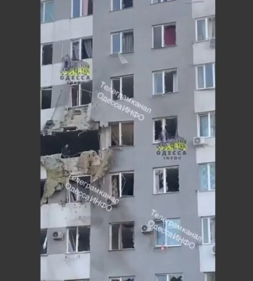 Повреждены квартиры на нескольких этажах: российский БпЛА попал в дом в Одессе 
