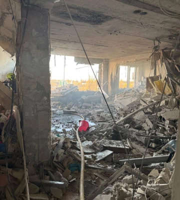 Російський дрон влучив у житлову дев’ятиповерхівку в Одесі — є загиблий та поранені