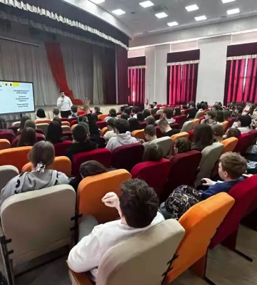 Діти навчають дітей: 100 підлітків Київщини готуються проводити уроки з онлайн-безпеки