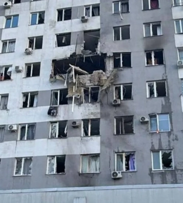 Окупанти атакували дев'ятиповерхівку в Одесі: є постраждалі