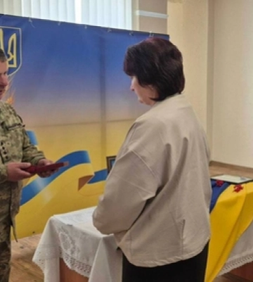 На Волині мамі загиблого Героя вручили його посмертний орден 