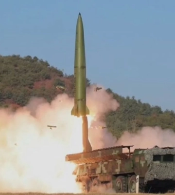 Росія атакує Київ ракетами, у місті лунають вибухи
