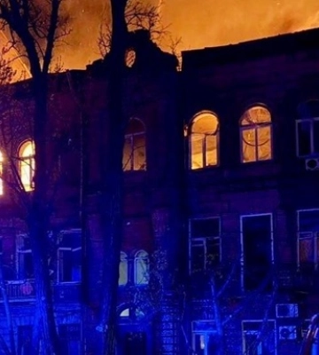 В Днепре после атаки горят жилые дома