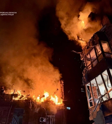 Ворог завдав ударів по Дніпру - сталися пожежі, є постраждалі