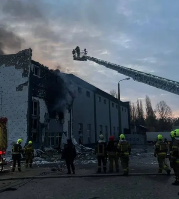 Ворог завдав ударів по Дніпру - сталися пожежі, є постраждалі