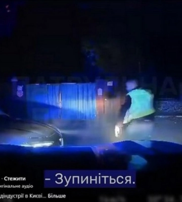У Києві зі стрільбою зупиняли п’яного водія, який протаранив патрульне авто та ще одну машину (ВІДЕО)