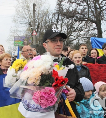 Звільненого з російського полону Євгена Коденця зустріли у Кропивницькому (фоторепортаж)