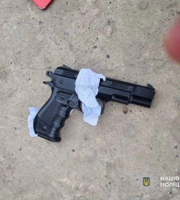 На Закарпатье ученик принес в школу пистолет: есть раненый