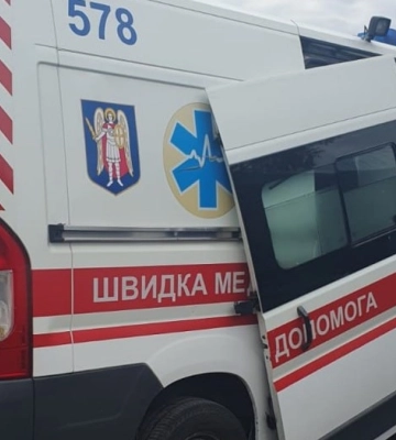 В Киеве в результате обстрела ранены медики "скорой", которые оказывали помощь пострадавшим на месте предыдущего попадания