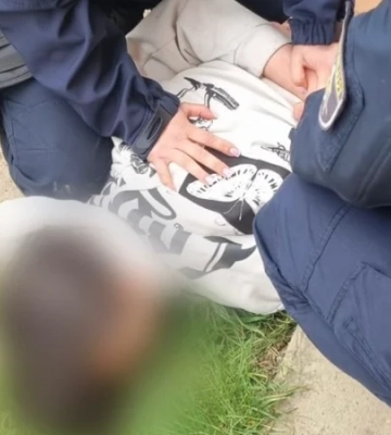 На Закарпатье девятиклассник принес в школу пистолет и выстрелил в своего одноклассника — полиция