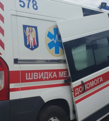 КМДА: В Києві через пошкодження після нічної атаки змінено рух низки маршрутів громадського транспорту