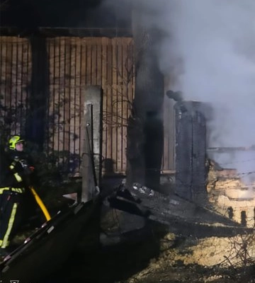 Нічна тривога на Тячівщині: пожежа в Нижній Апші — вогнеборці оперативно ліквідували займання