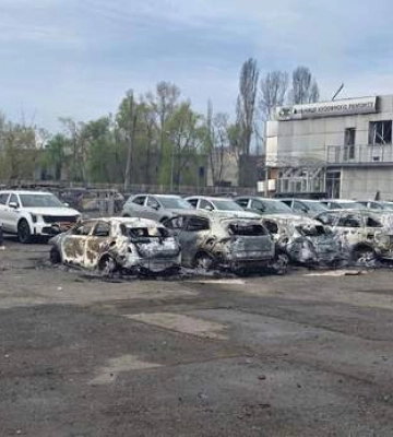 После ночной атаки на Киев пострадали автосалоны, есть погибшие среди работников