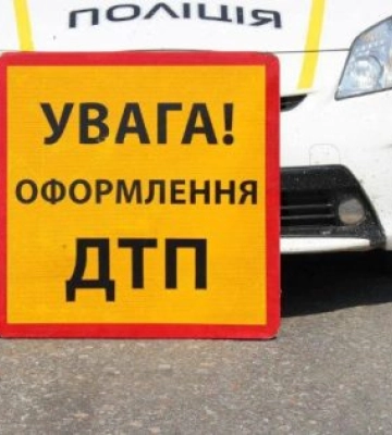 Через зіткнення двох автомобілів виник затор на Троїцькій