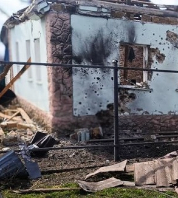 Росіяни атакували безпілотниками цивільну автівку й будинок на Сумщині: троє поранених, з них двоє - важкі