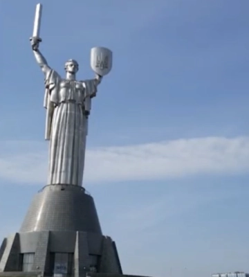 Музей війни планує проєкт про Статую Свободи під “Батьківщиною-матір’ю” — Савчук