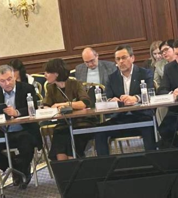Авторинок України хочуть вивести з тіні: що обговорили на круглому столі влади та бізнесу