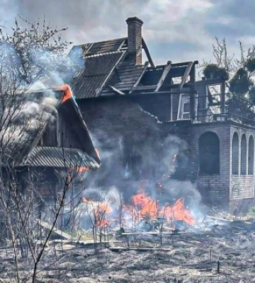 У селі на Львівщині через займання сухостою згоріли чотири будинки, є загиблий