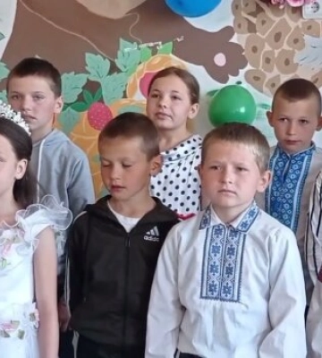 Випускний під землею: покоління, яке майже не бачило школи