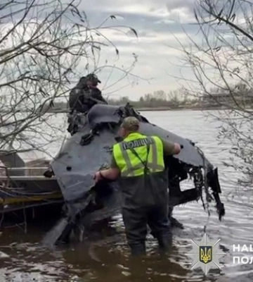 В Киеве из Днепра вытащили дрон с боевой частью