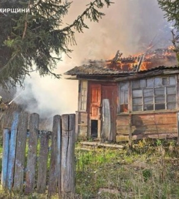 Россияне атаковали жилые дома в Житомирской области: возникали пожары