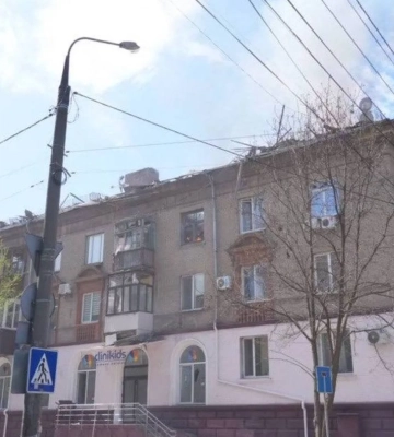Вибухи у Запоріжжі: пошкоджено будинки, спалахнули авто, є поранені