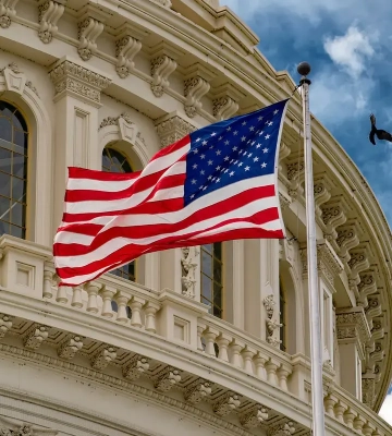 США направлять криголами до Аляски для стримування Росії та Китаю в Арктиці