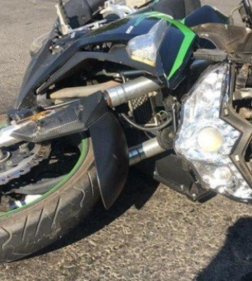 У Луцьку підліток на мотоциклі в’їхав в авто і втік: його судили