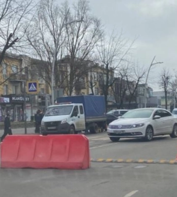 На трассах вокруг Мелитополя оккупанты продолжают устанавливать «лежачих полицейских»: география расширяется 