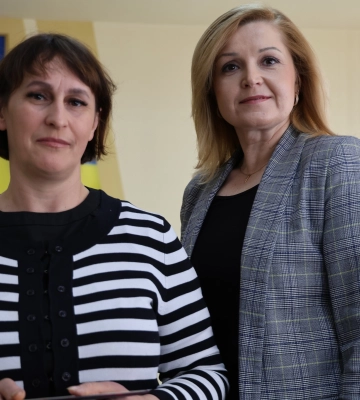 У громаді на Волині розповіли про жінку, яка встає о 6 ранку заради краси селища