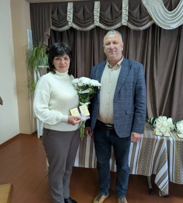 У громаді на Волині розповіли про жінку, яка встає о 6 ранку заради краси селища