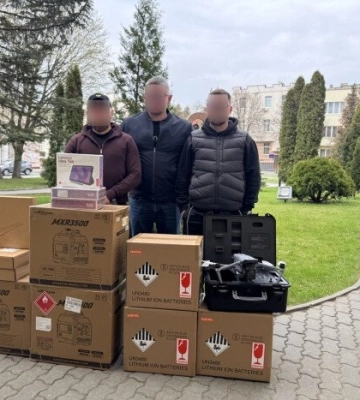 Зарядні станції, модеми та генератори: військовим передали допомогу від Луцької громади