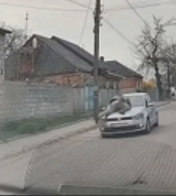 В Кропивницком автомобиль сбил военного ТЦК во время проверки документов: водителя задержали