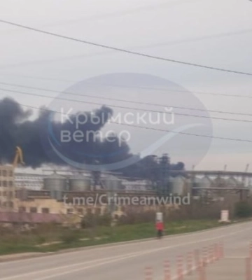 У Севастополі після нічного удару безпілотників горить нафтобаза