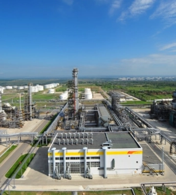 Українське командування підтвердило удари по двох НПЗ у Самарській області Росії