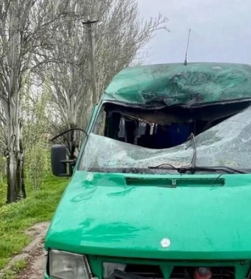Ворог вдарив по маршрутці на Дніпропетровщині, є поранені
