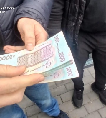 На Волині чиновник вимагав гроші за відсутність перевірок у підприємця
