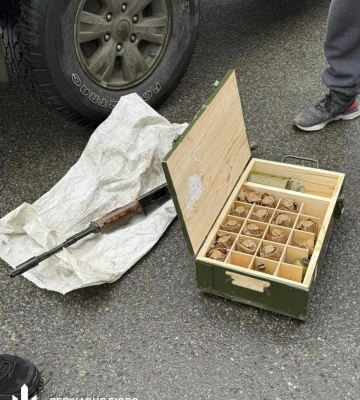 На Харківщині правоохоронці затримали військового, який вивіз зброю з фронту і намагався її продати (відео, фото)