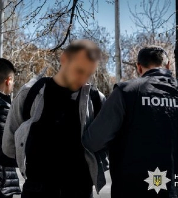 У Києві поліцейські викрили схему незаконної легалізації іноземців