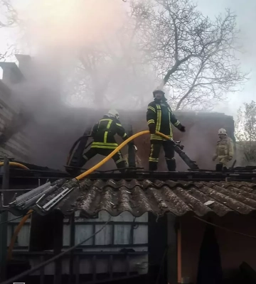 На Тячівщині рятувальники ліквідували пожежу в господарській споруді
