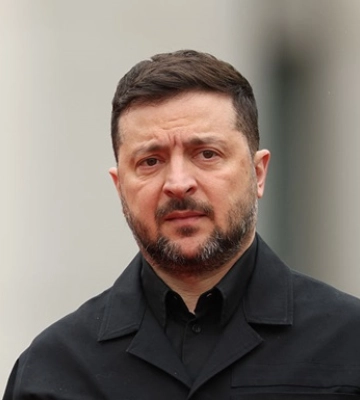 Володимир Зеленський закликав переглянути правила застосування зброї для захисту людей