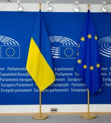 Холодный душ для Киева: Париж и Берлин предложили Украине вступление в ЕС без каких-либо прав