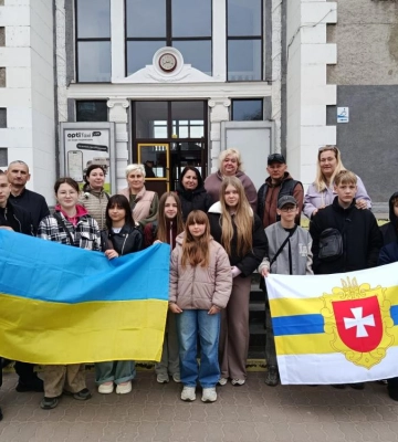 Третя у 2026 році група школярів із Рівненщини вирушила на оздоровлення до Міжнародного дитячого центру «Артек»