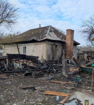За добу росіяни атакували чотири райони Чернігівщини. Пошкоджені будинки і пів сотні авто